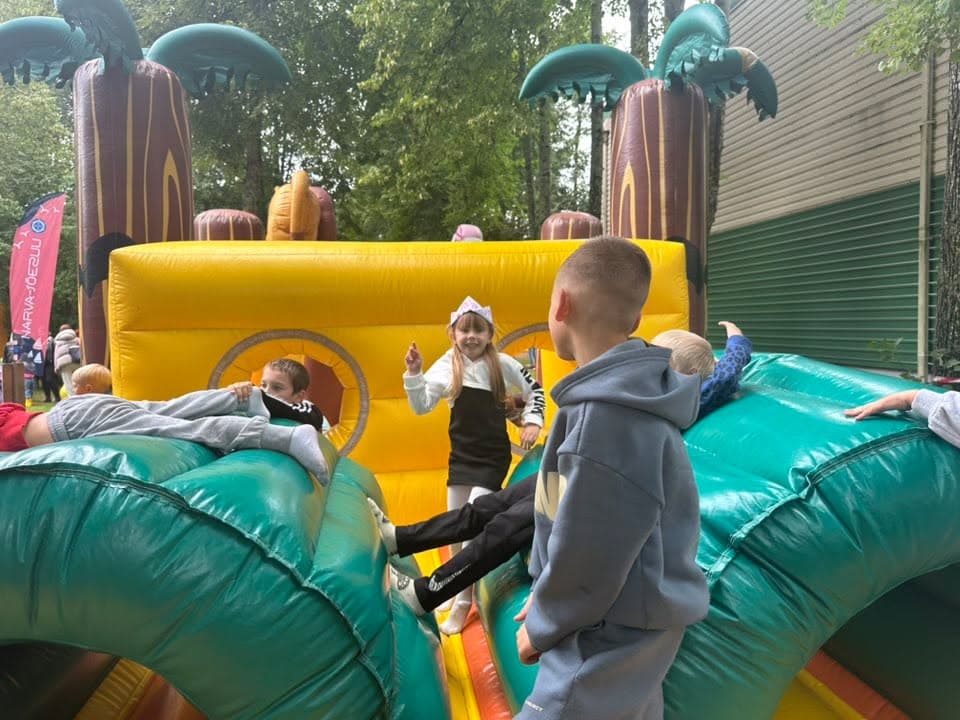 У школы Нарва-Йыэсуу прошёл большой семейный праздник - 15